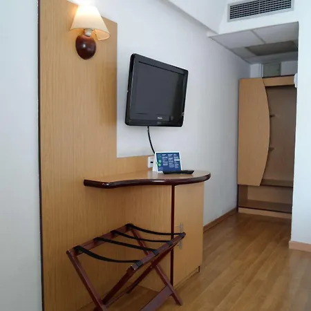Travelodge Barcelona Del Valles 3*