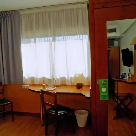 Travelodge Barcelona Del Valles 3*