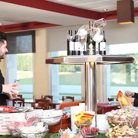 Hotel Travelodge Barcelona Del Valles 3*
